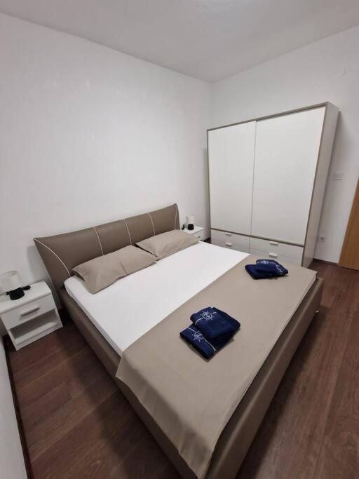 Obiteljski Stan Kastel Luksic Apartment Kastela Exterior photo